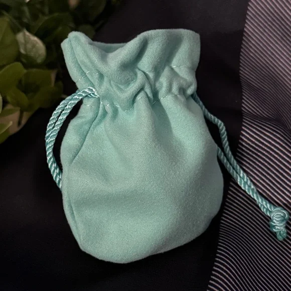 Spalding x Tiffany blue basketball keychain with Dustbag - Picture 10 of 11